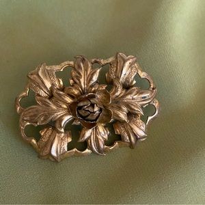 Beautiful Vintage broach brass gold color